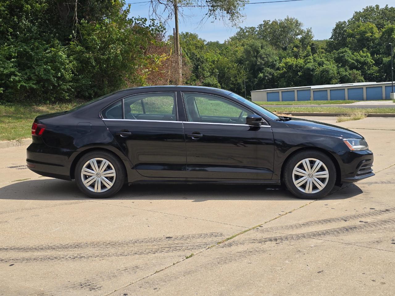 Volkswagen Jetta 1.4T S 6A 2017