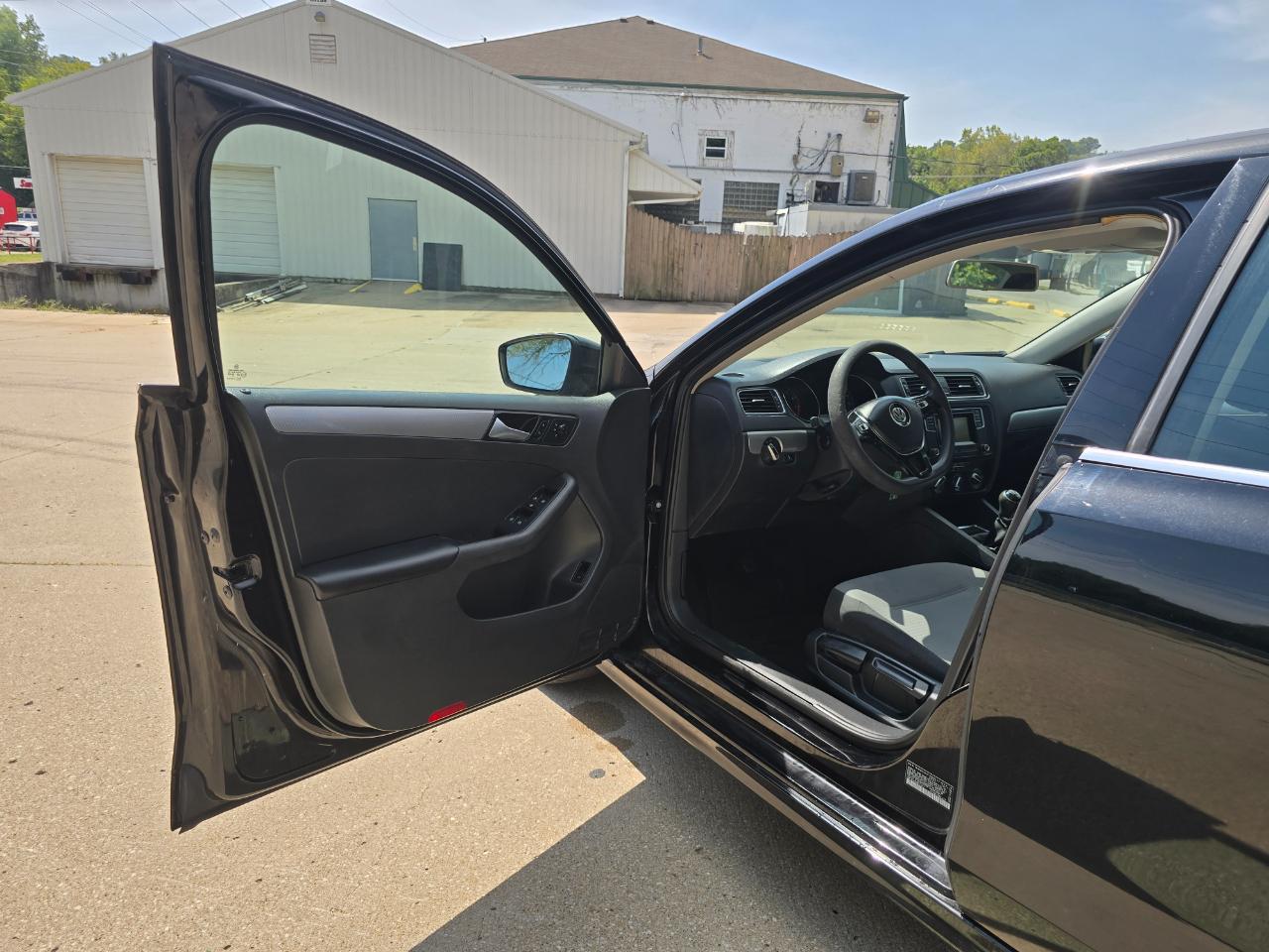 Volkswagen Jetta 1.4T S 6A 2017