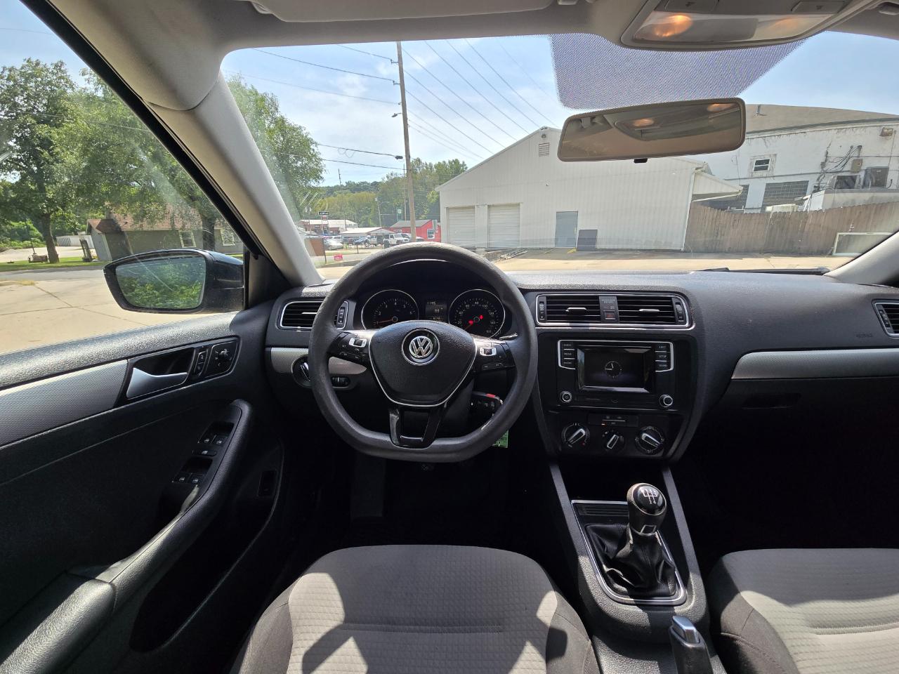 Volkswagen Jetta 1.4T S 6A 2017