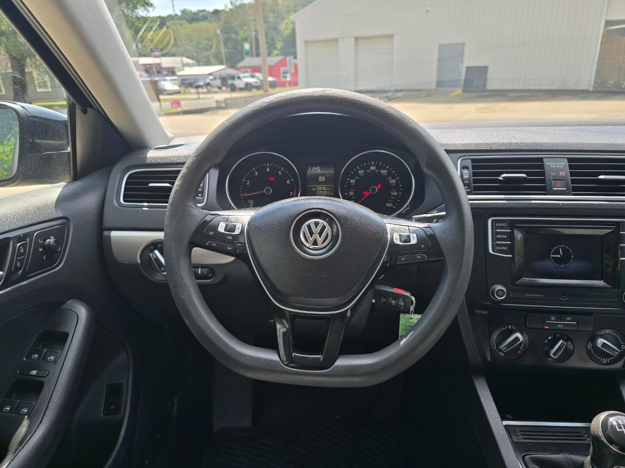 Volkswagen Jetta 1.4T S 6A 2017