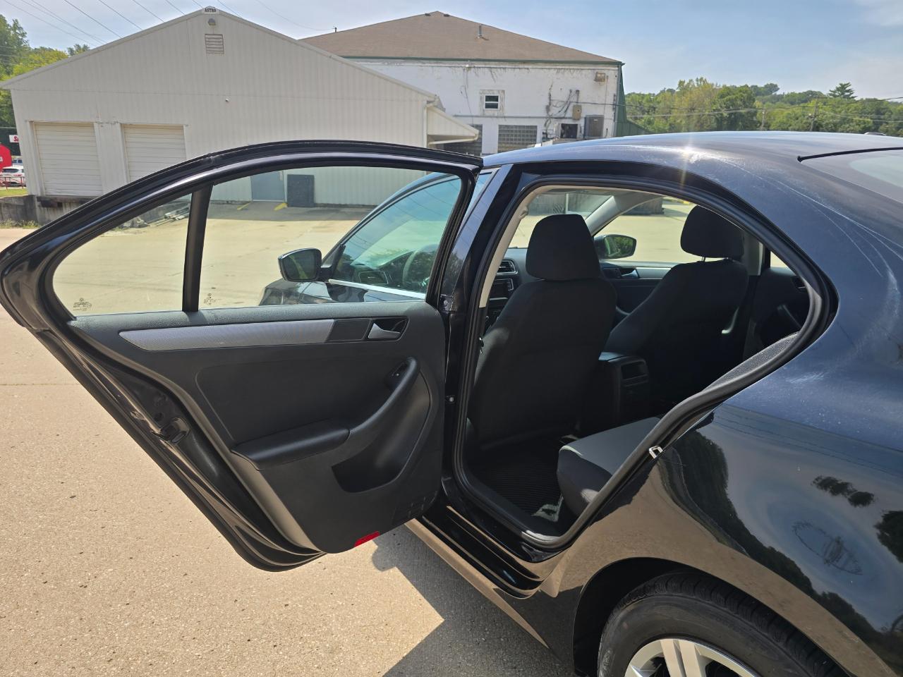 Volkswagen Jetta 1.4T S 6A 2017