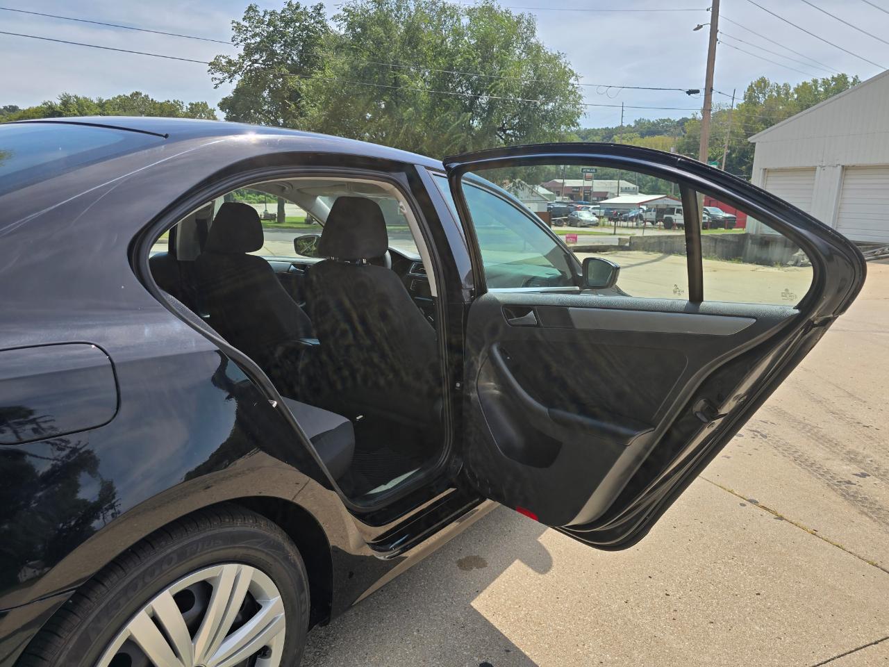 Volkswagen Jetta 1.4T S 6A 2017