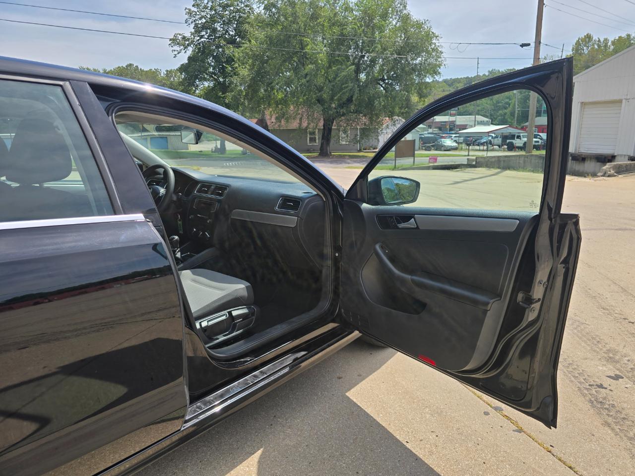 Volkswagen Jetta 1.4T S 6A 2017