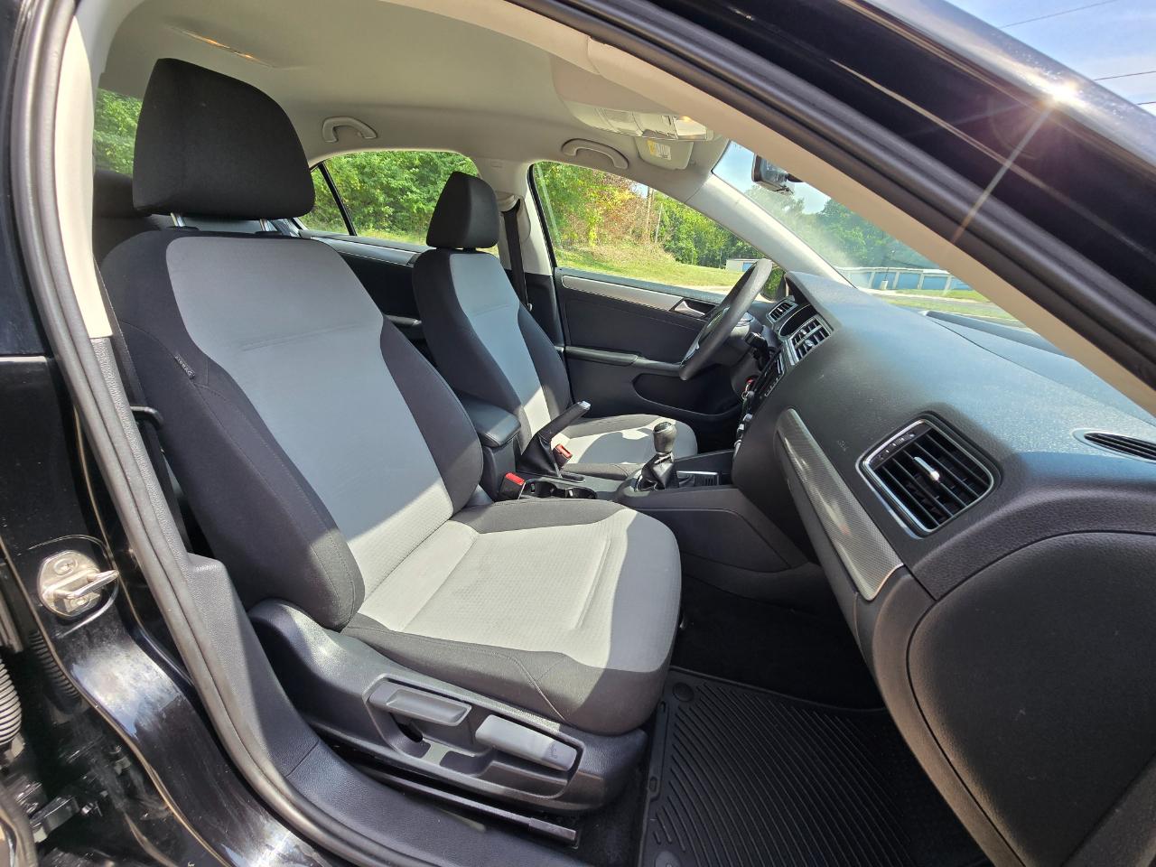 Volkswagen Jetta 1.4T S 6A 2017