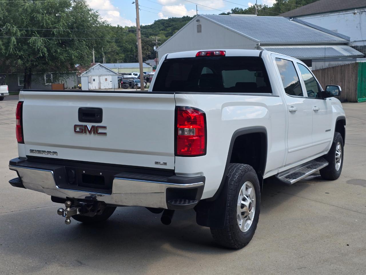 GMC Sierra 2500HD SLE Crew Cab 4WD 2015