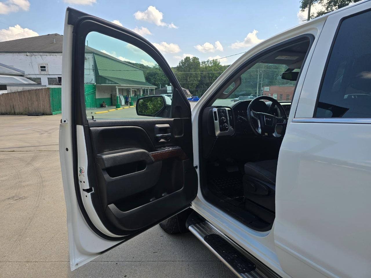 GMC Sierra 2500HD SLE Crew Cab 4WD 2015