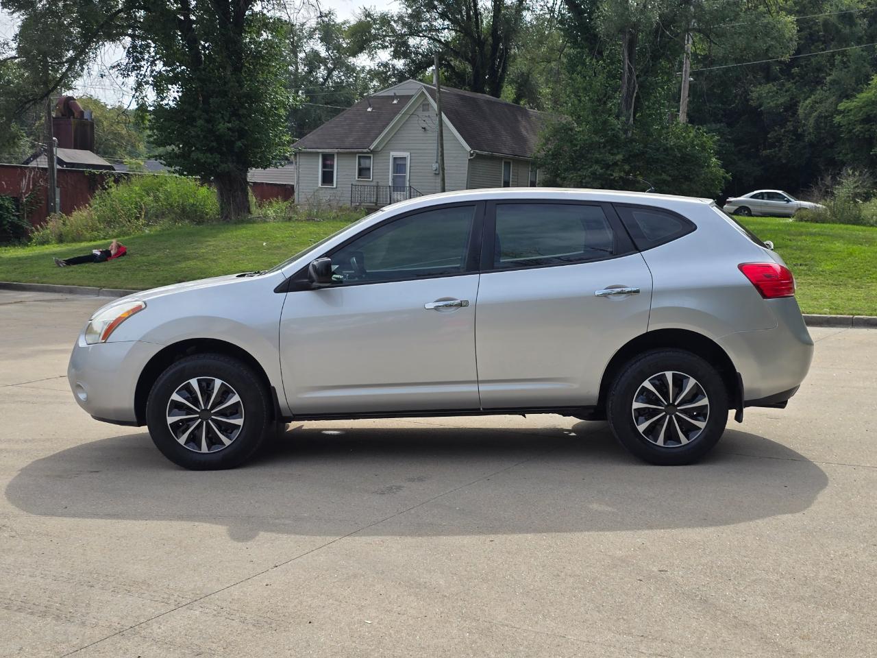 Nissan Rogue S 2WD 2010