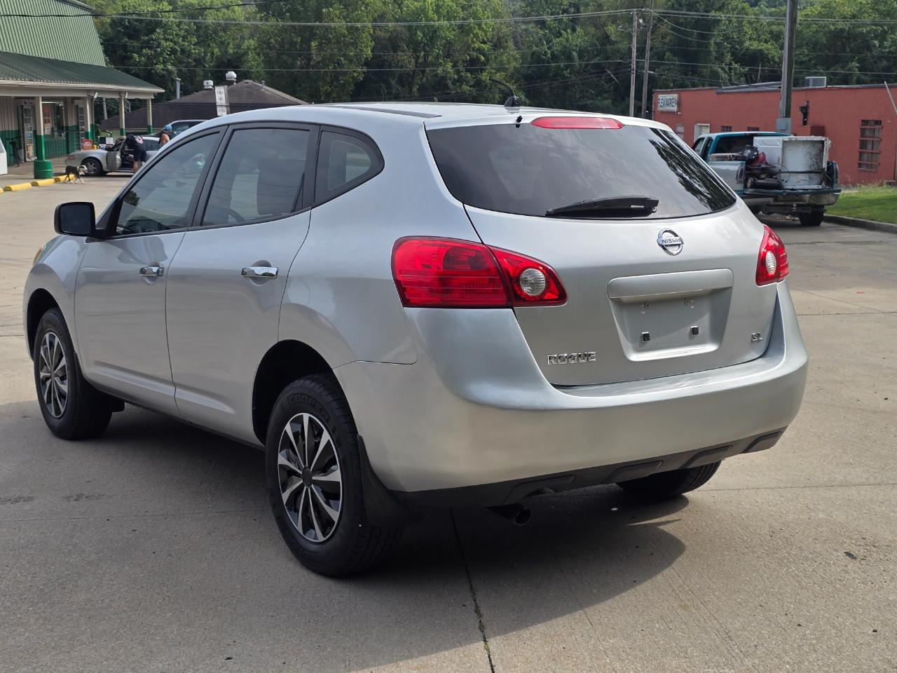 Nissan Rogue S 2WD 2010