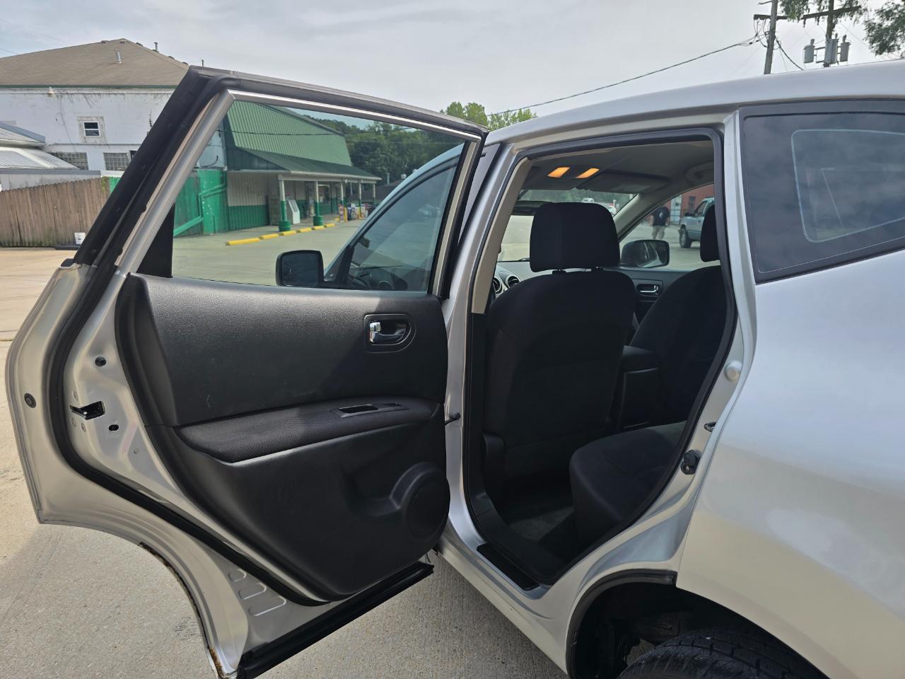Nissan Rogue S 2WD 2010