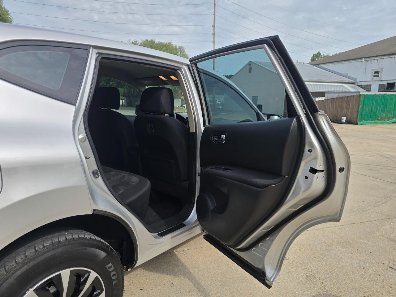 Nissan Rogue S 2WD 2010