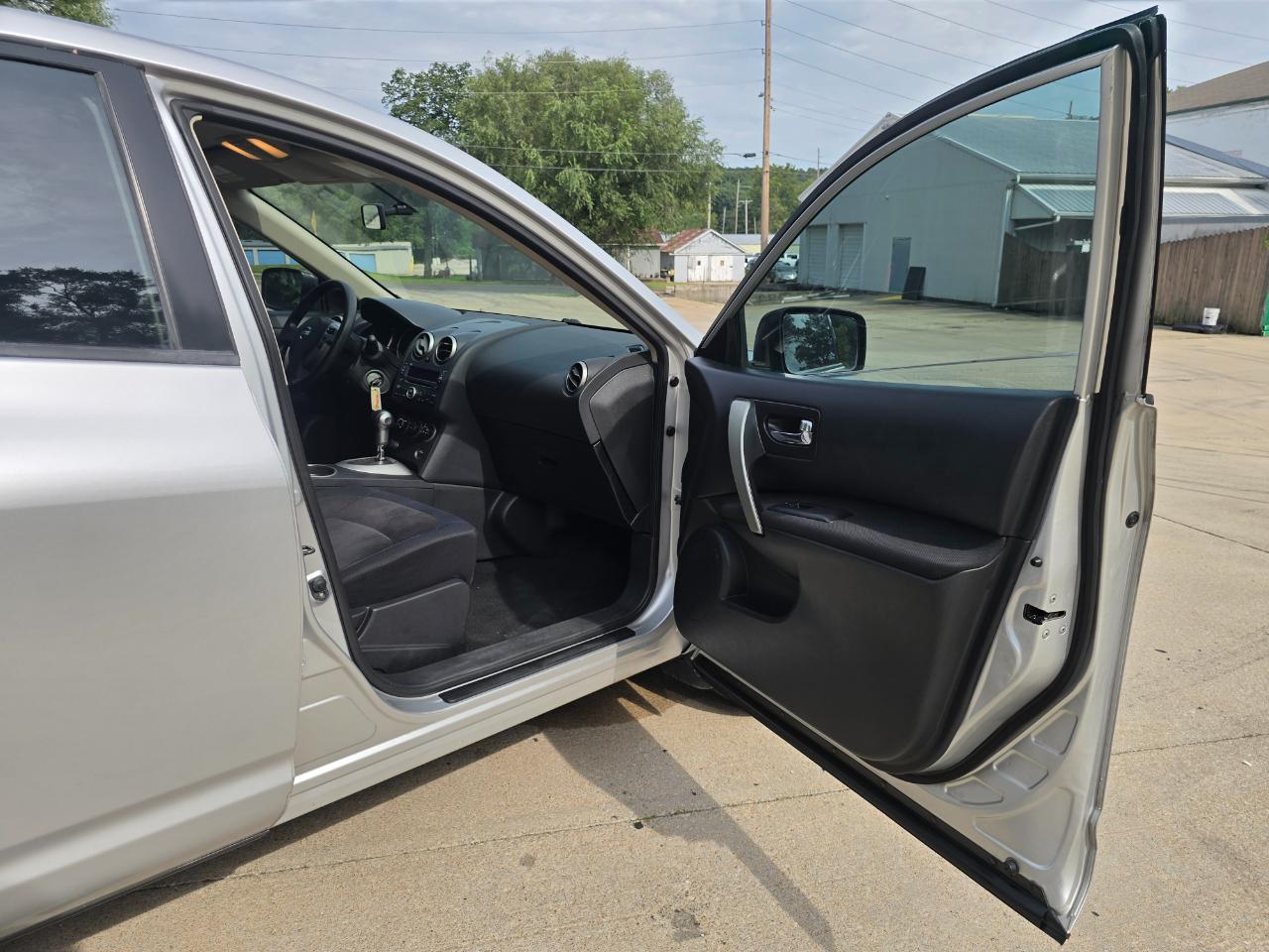 Nissan Rogue S 2WD 2010