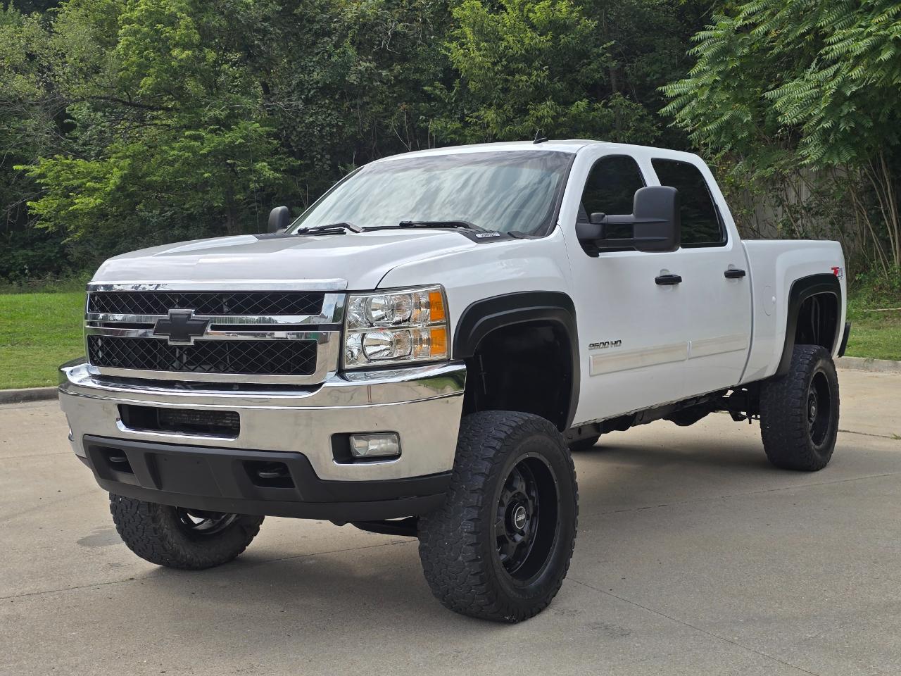 Chevrolet Silverado photo 2
