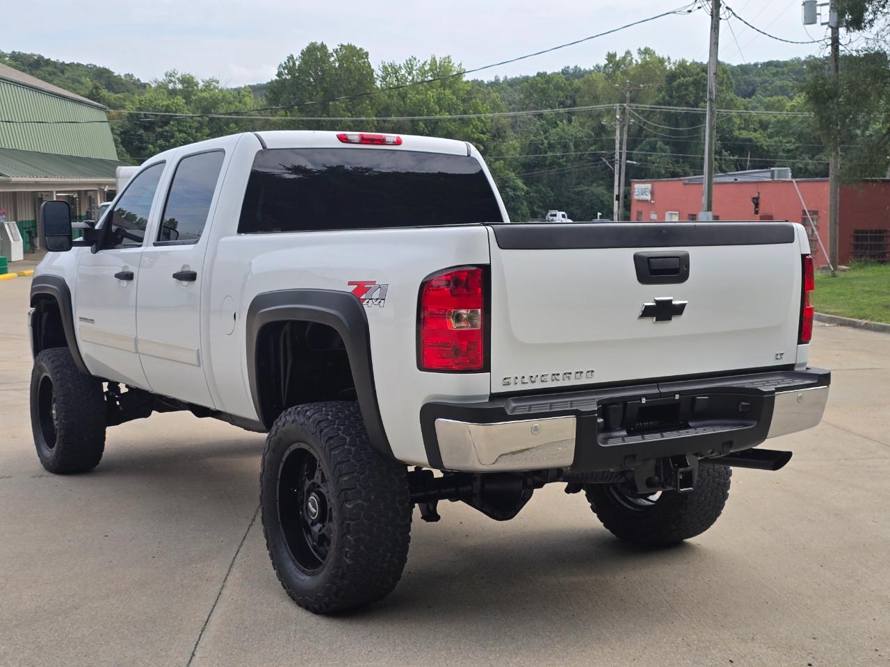 Chevrolet Silverado photo 3