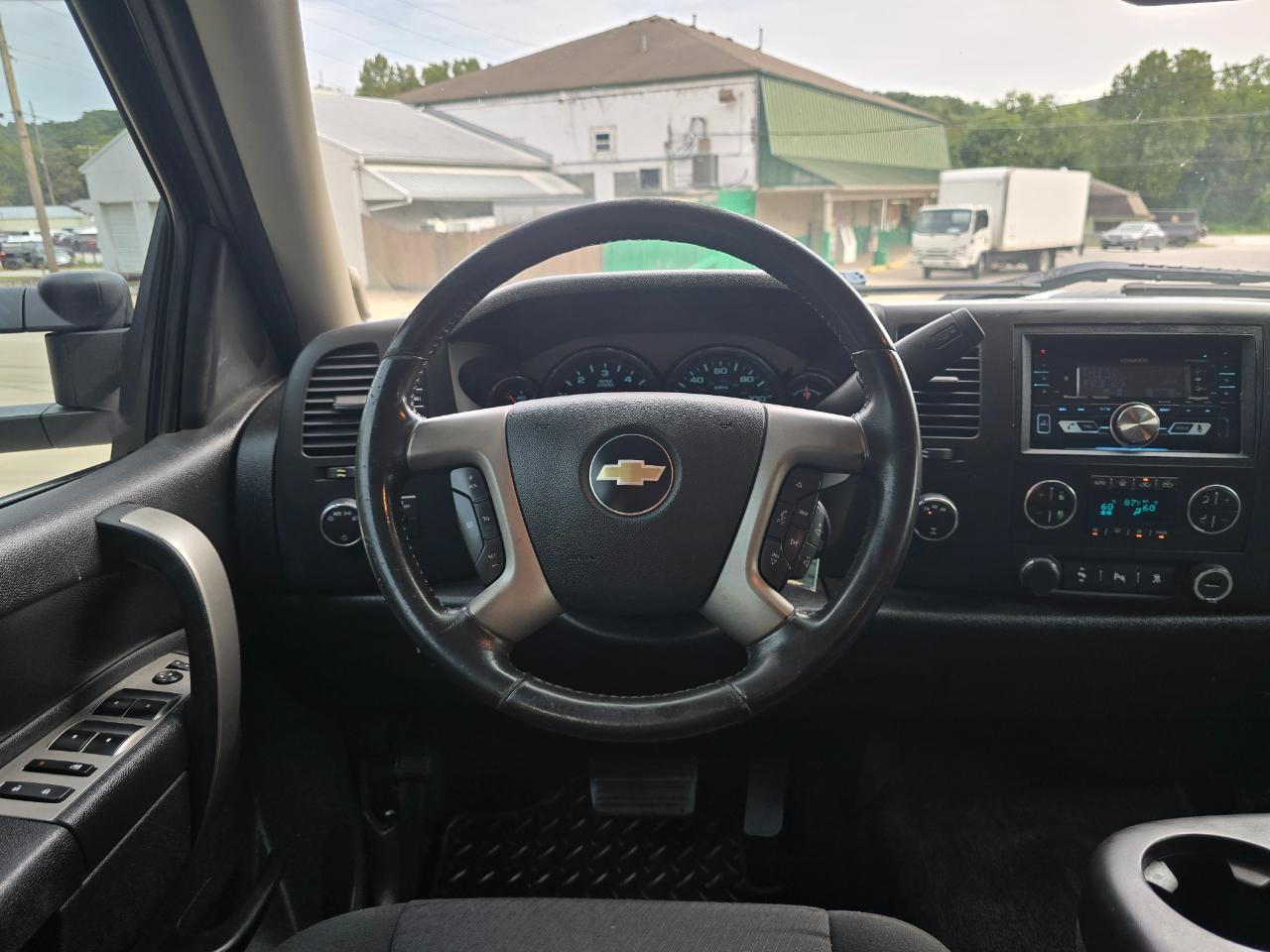 Chevrolet Silverado photo 13