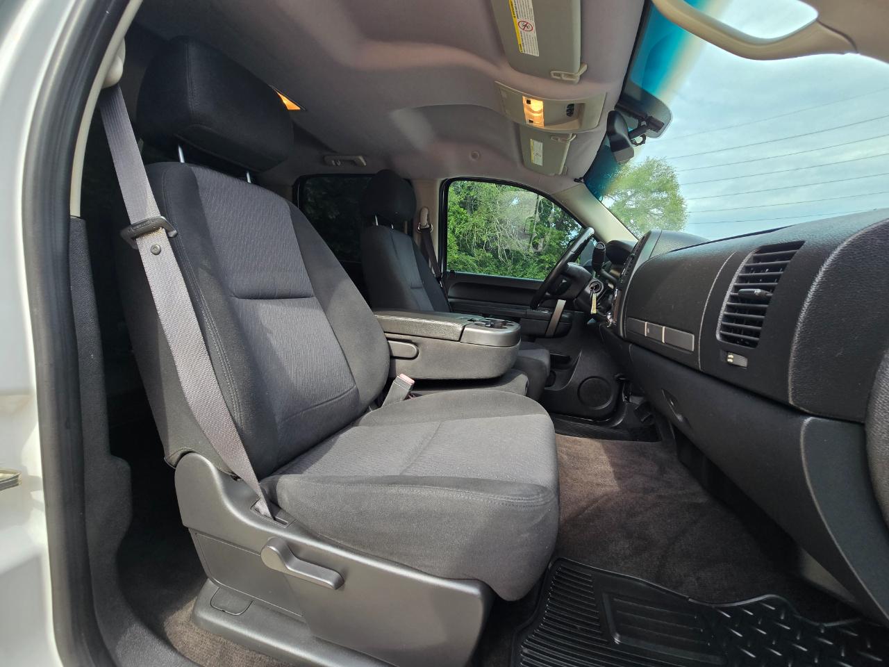 Chevrolet Silverado photo 19