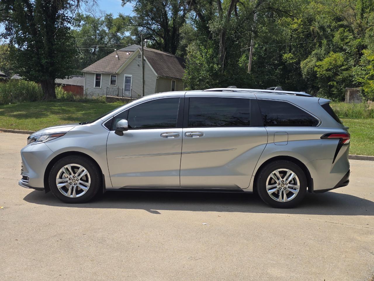 Toyota Sienna Limited 7-Passenger AWD 2025