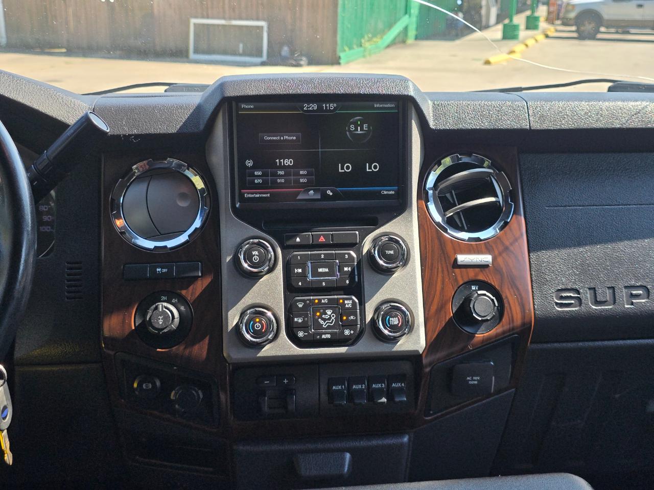 Ford F-350 SD Lariat Crew Cab 4WD 2015