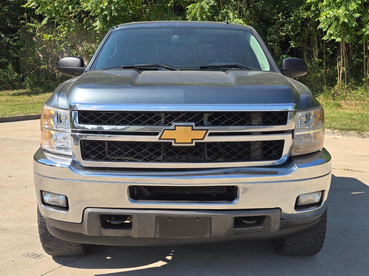 Chevrolet Silverado photo 2