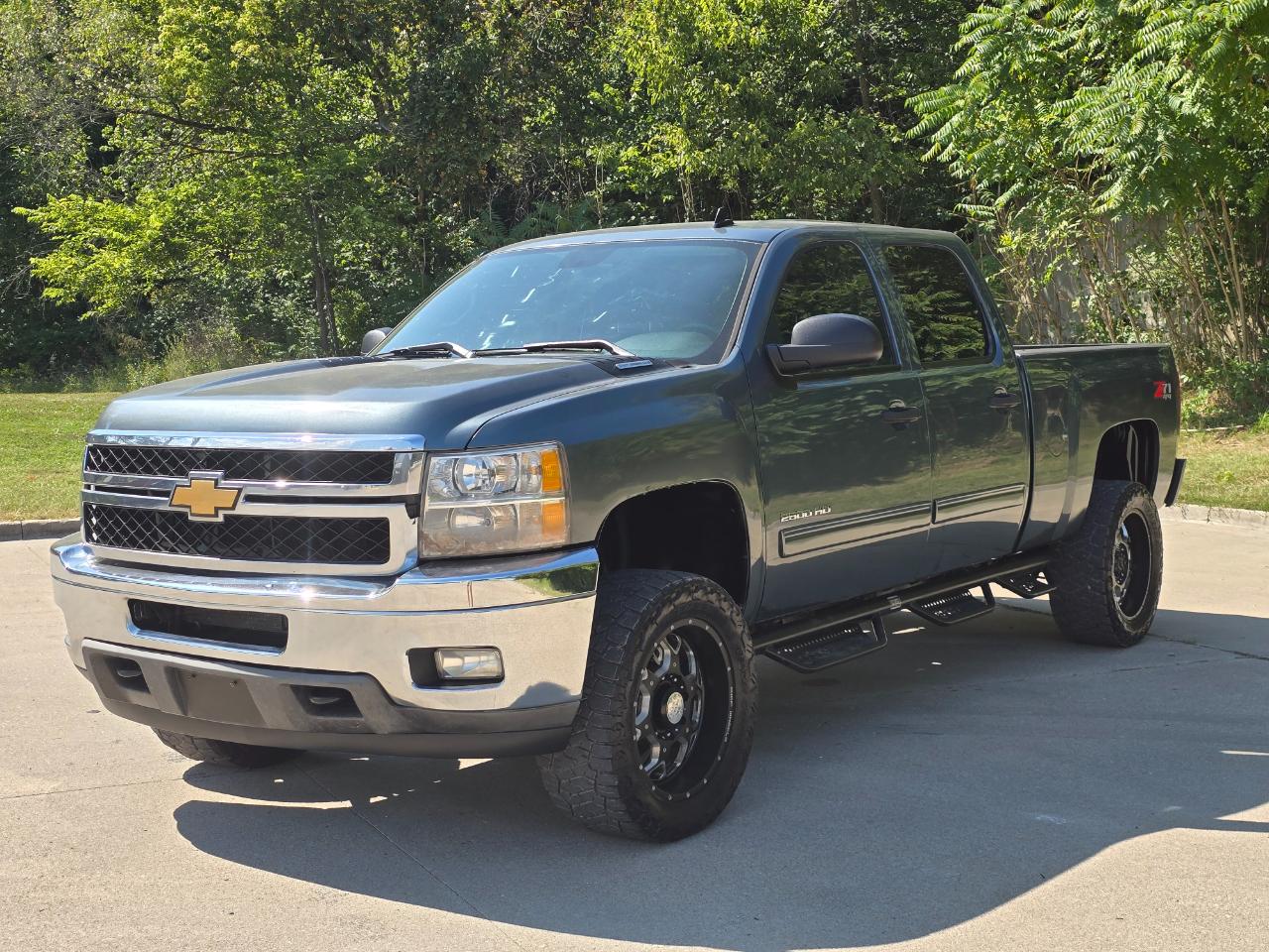 Chevrolet Silverado photo 3