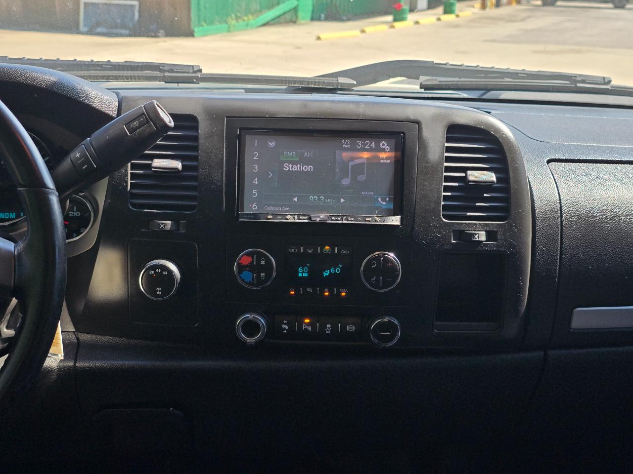 Chevrolet Silverado photo 12