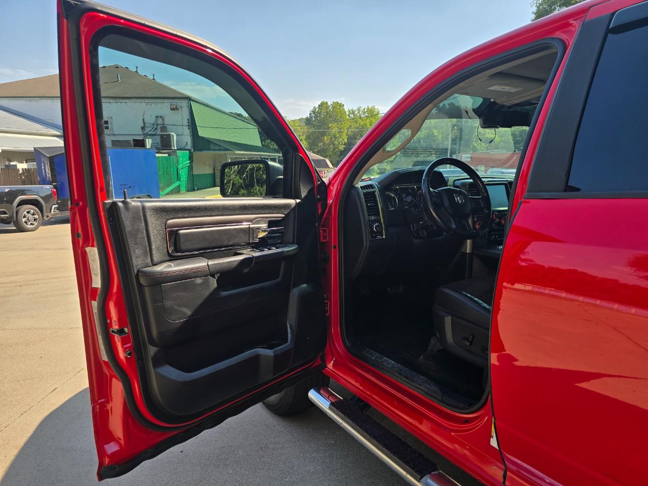 RAM 1500 Sport Crew Cab SWB 4WD 2016