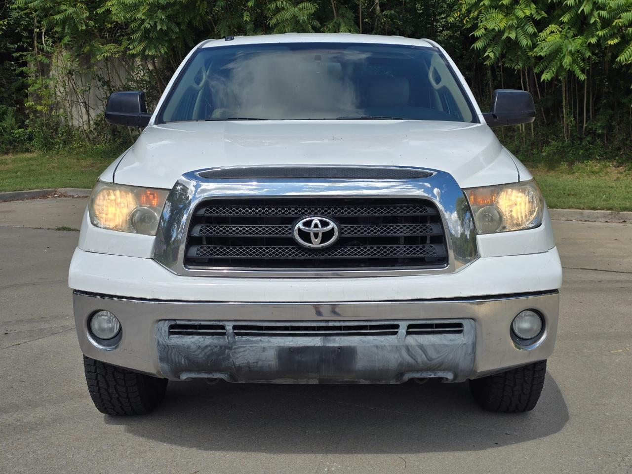 Toyota Tundra photo 2