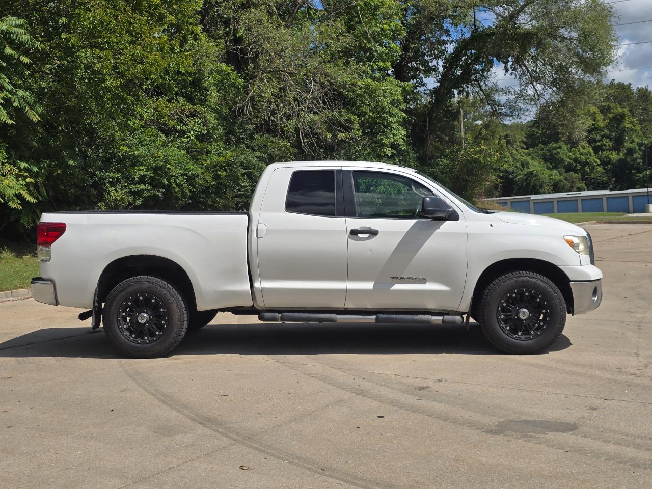 Toyota Tundra photo 8