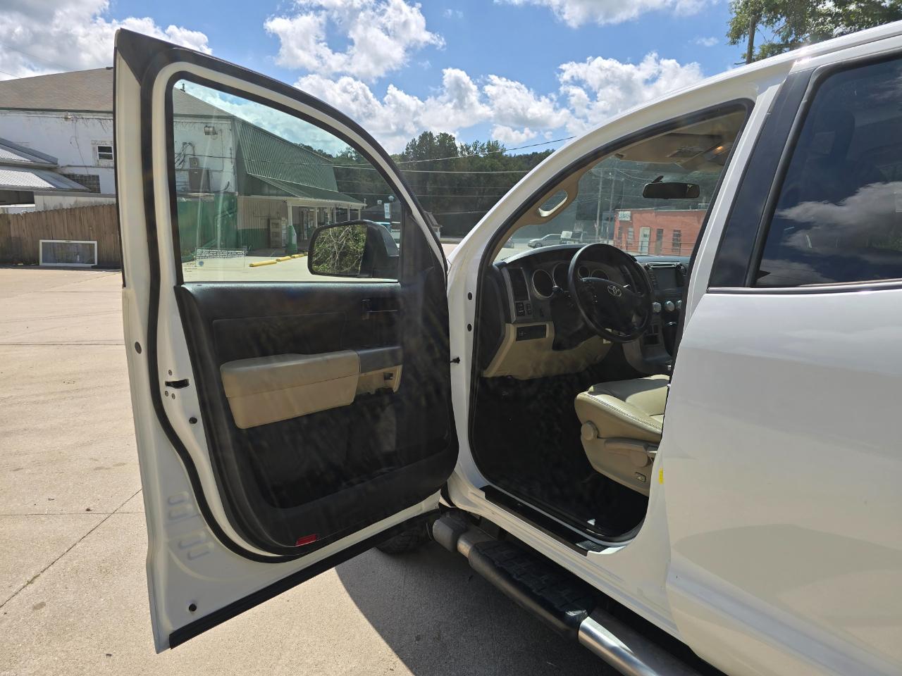 Toyota Tundra photo 9