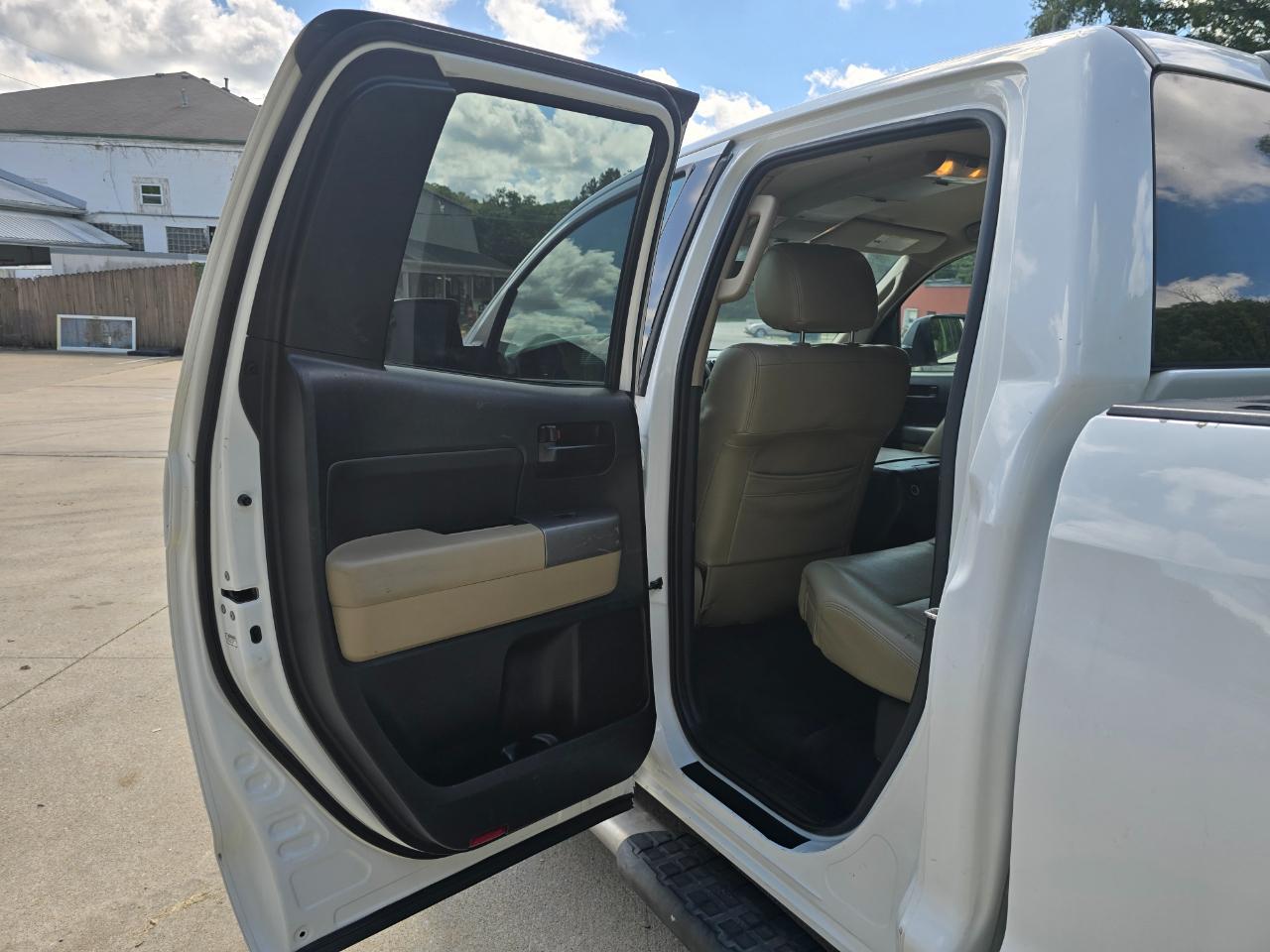 Toyota Tundra photo 14