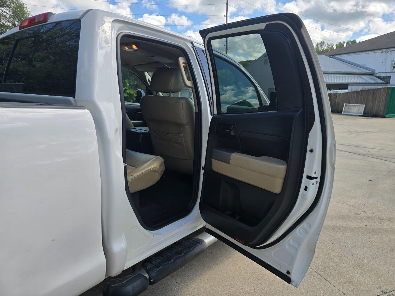 Toyota Tundra photo 16