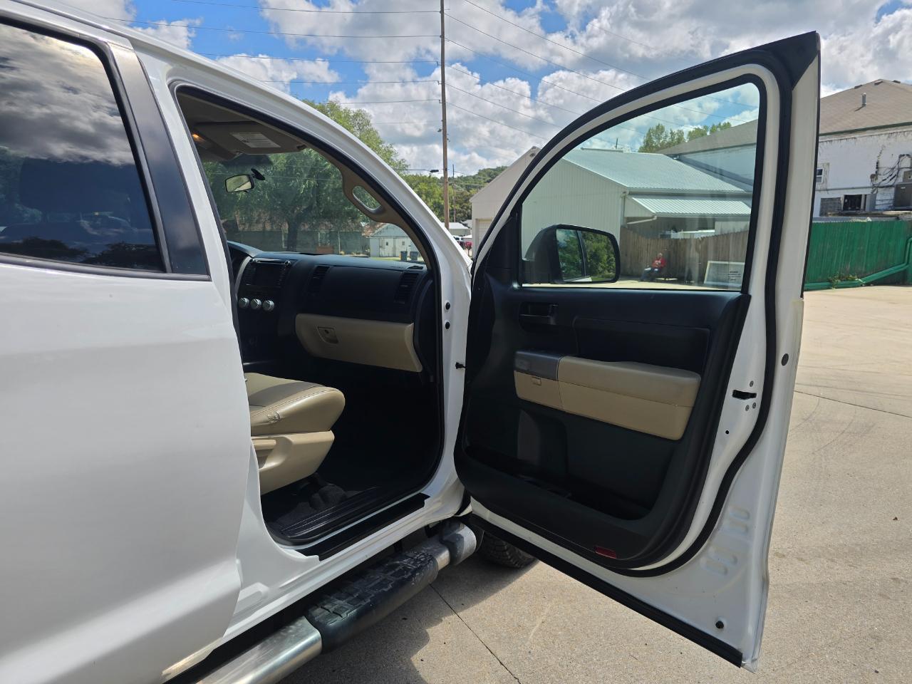 Toyota Tundra photo 19