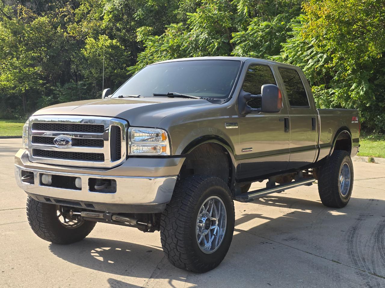 Ford F-250 SD Lariat Crew Cab 4WD 2005