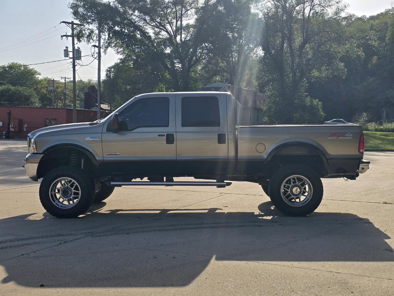 Ford F-250 SD Lariat Crew Cab 4WD 2005