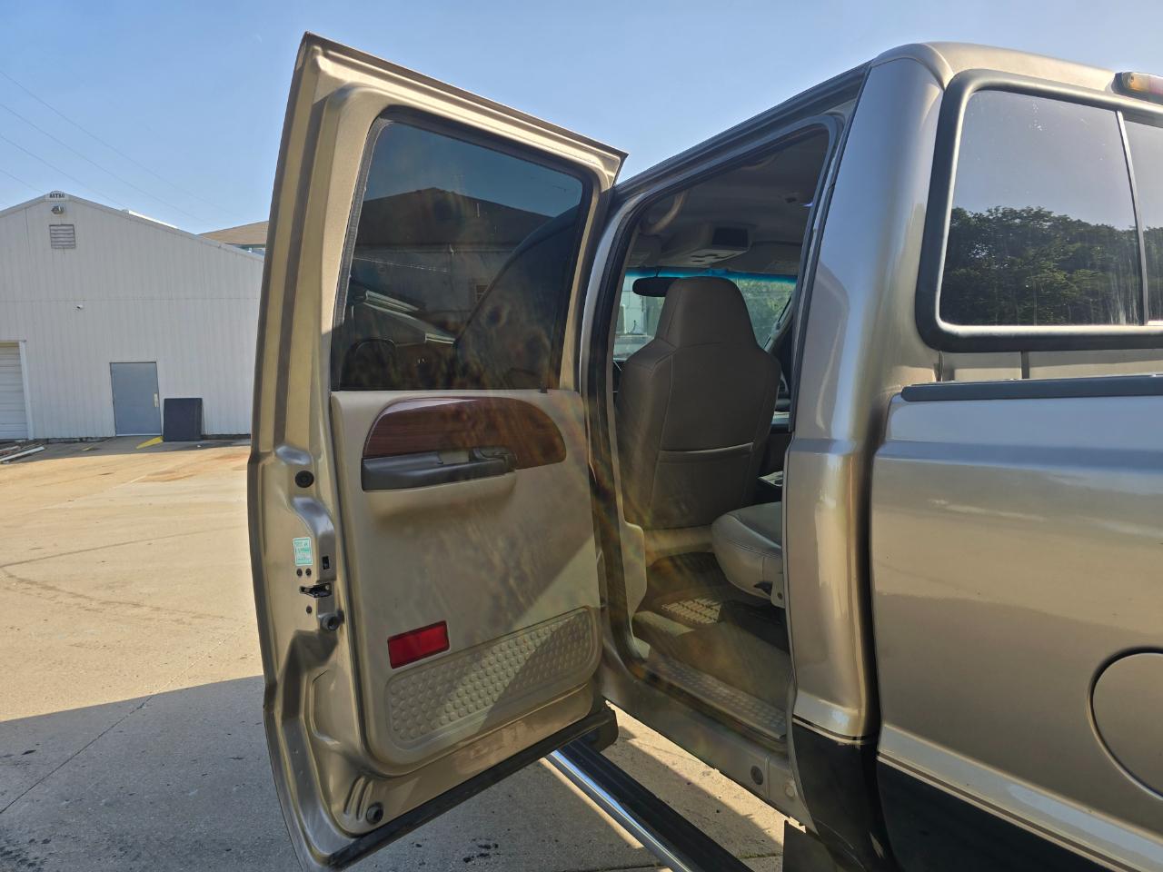 Ford F-250 SD Lariat Crew Cab 4WD 2005