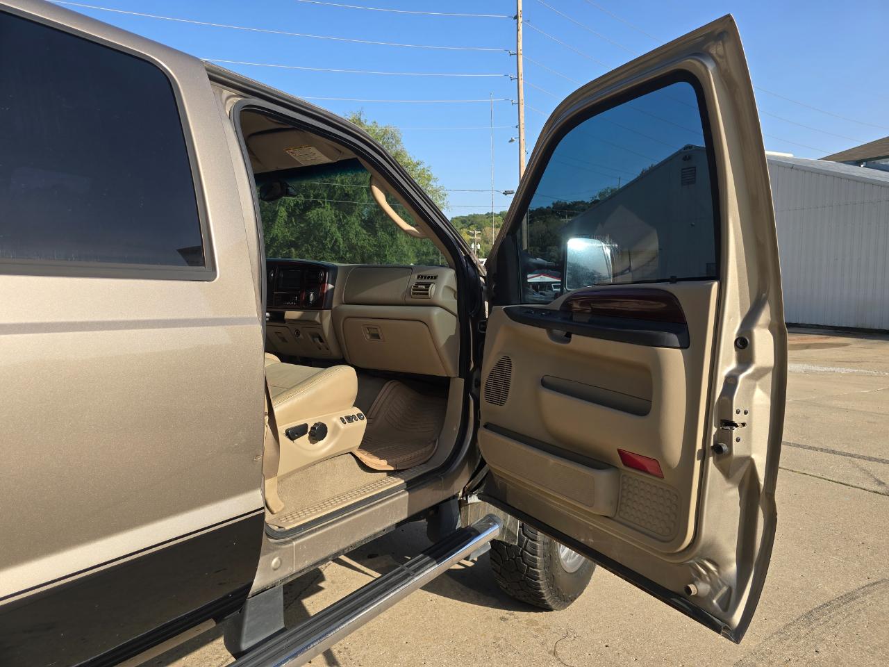 Ford F-250 SD Lariat Crew Cab 4WD 2005
