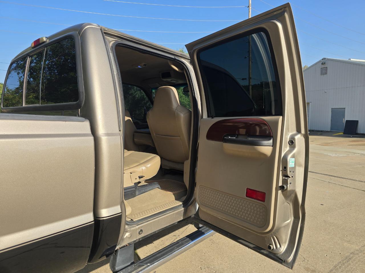 Ford F-250 SD Lariat Crew Cab 4WD 2005