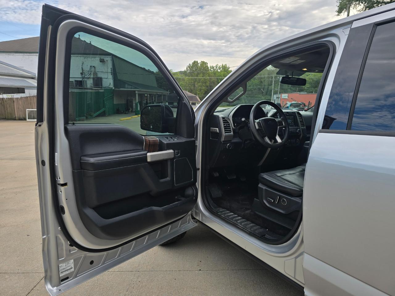 Ford F-150 Lariat SuperCrew 5.5-ft. Bed 4WD 2015