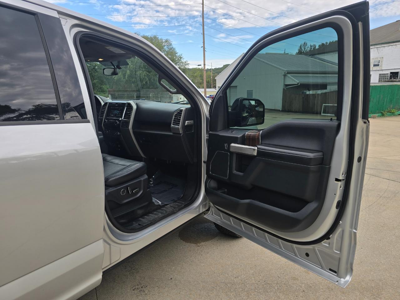 Ford F-150 Lariat SuperCrew 5.5-ft. Bed 4WD 2015