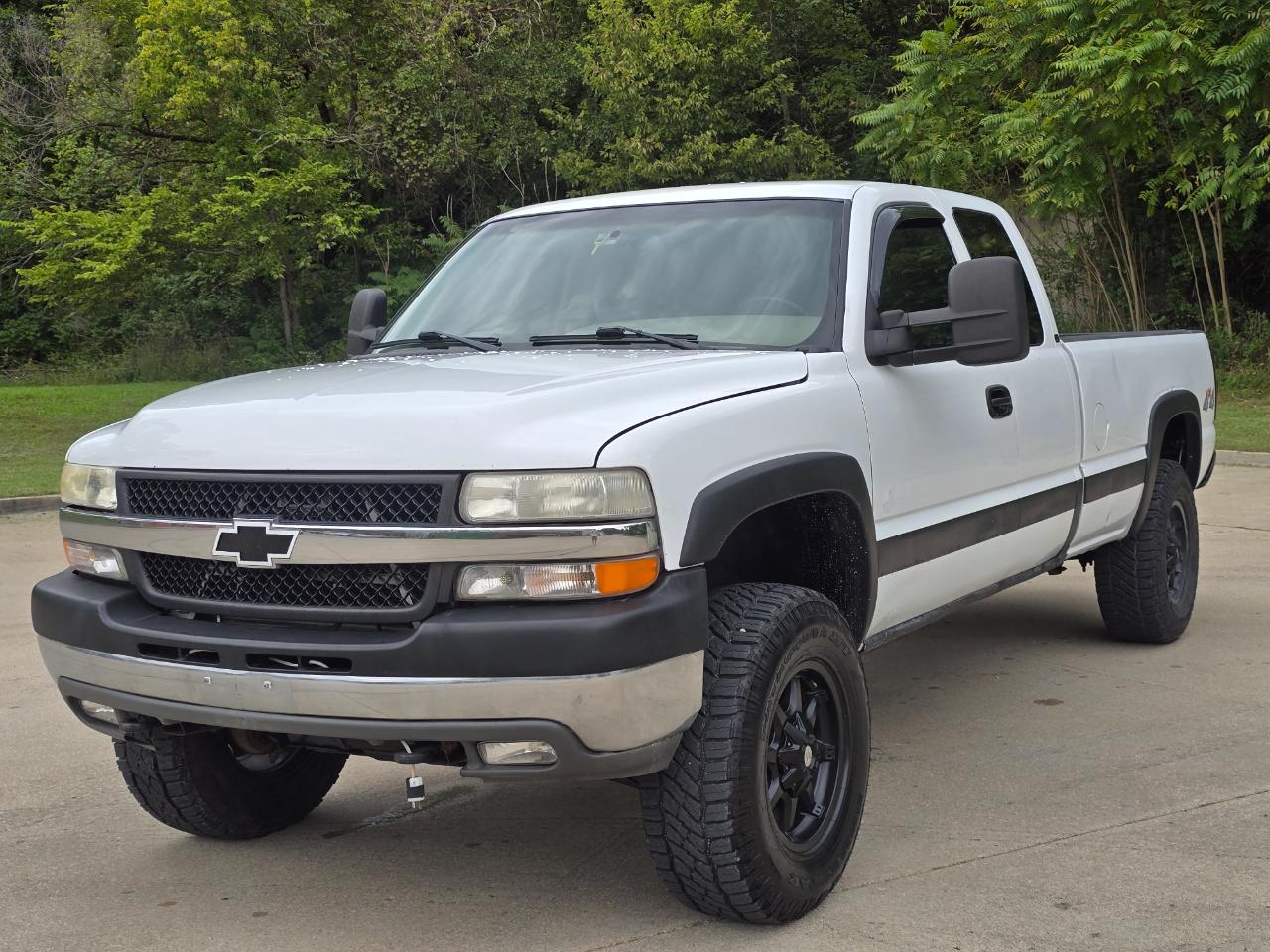Chevrolet Silverado photo 3