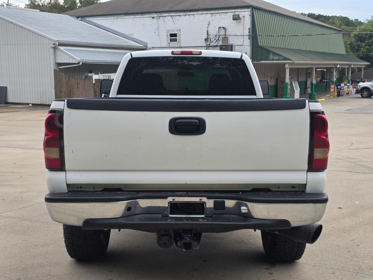 Chevrolet Silverado photo 6