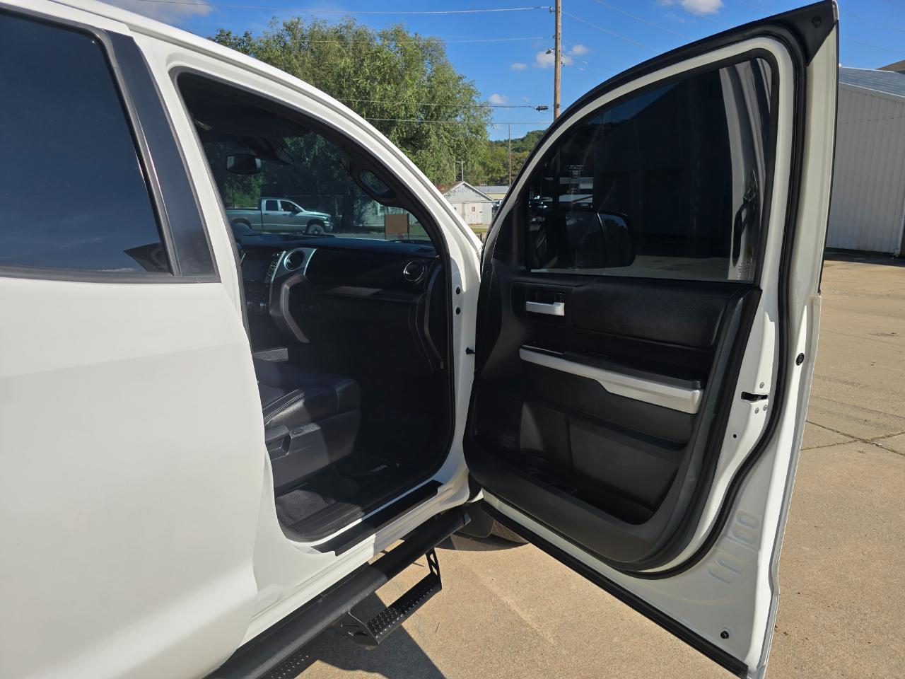 Toyota Tundra SR5 5.7L V8 FFV Double Cab 4WD 2019