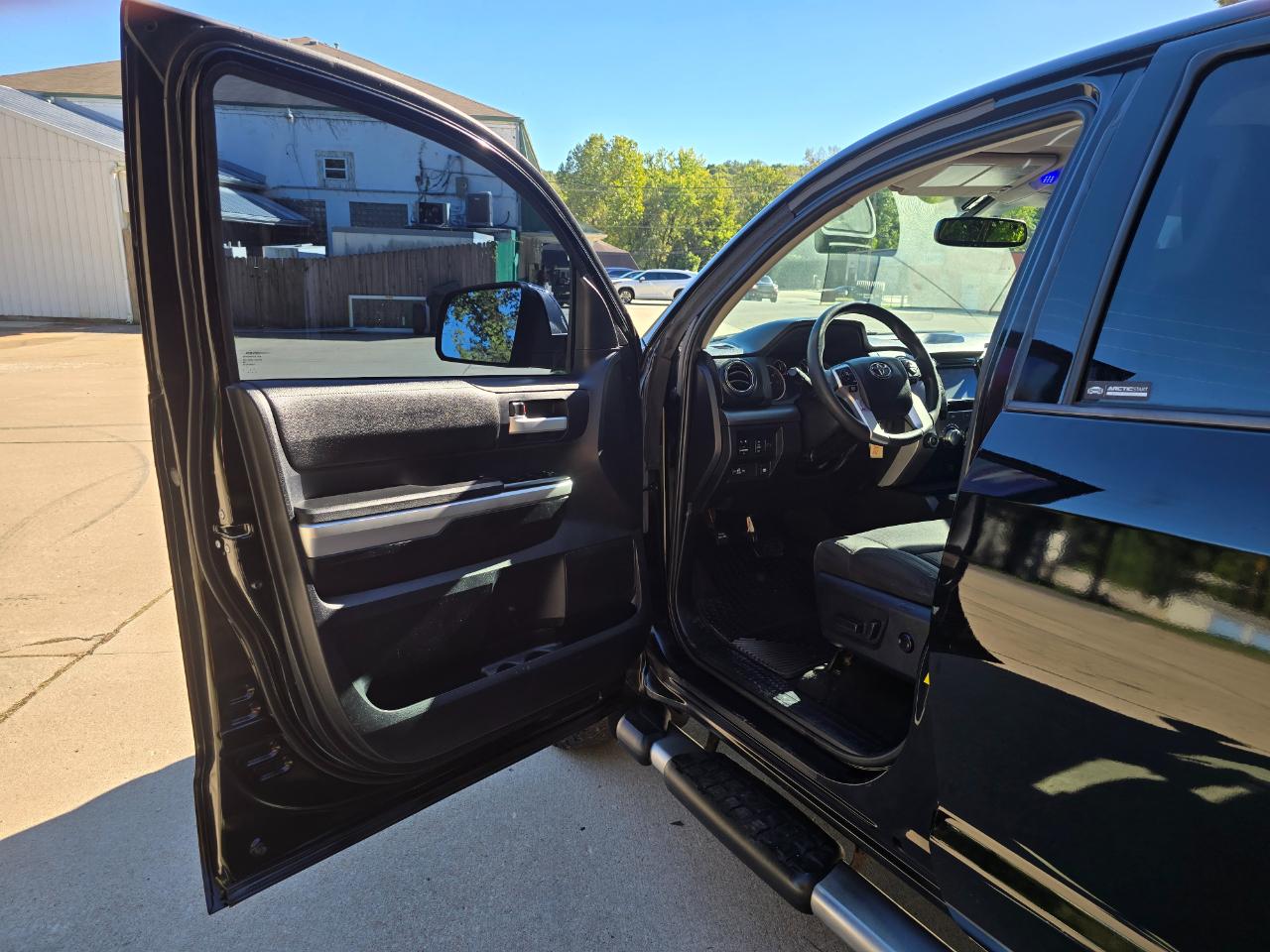 Toyota Tundra SR5 5.7L V8 FFV CrewMax 4WD 2015