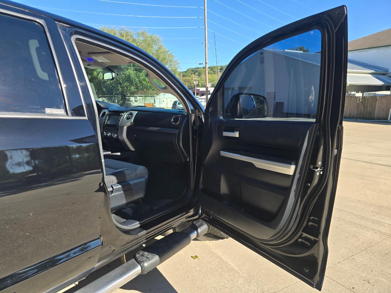 Toyota Tundra SR5 5.7L V8 FFV CrewMax 4WD 2015