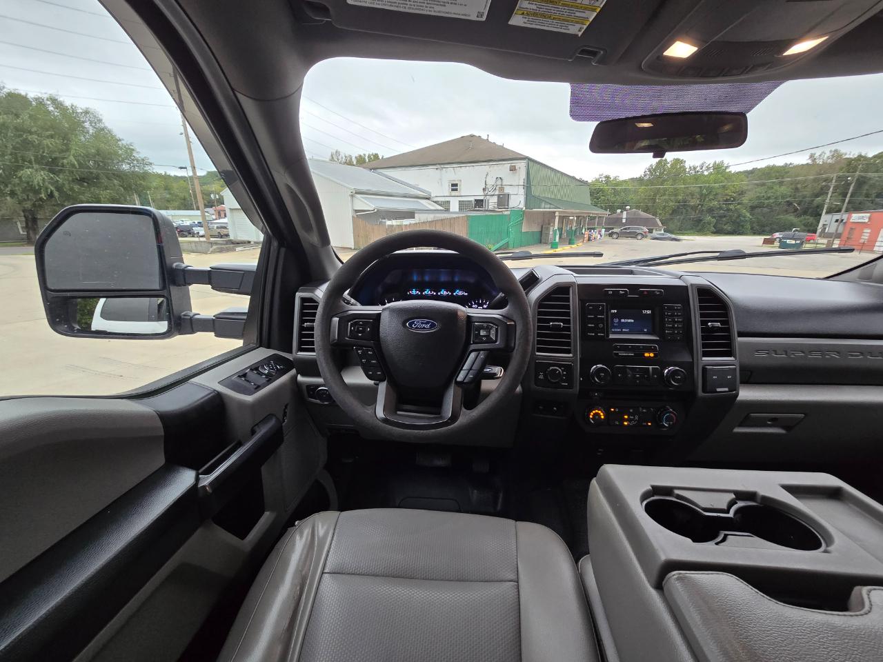 Ford F-250SD photo 11