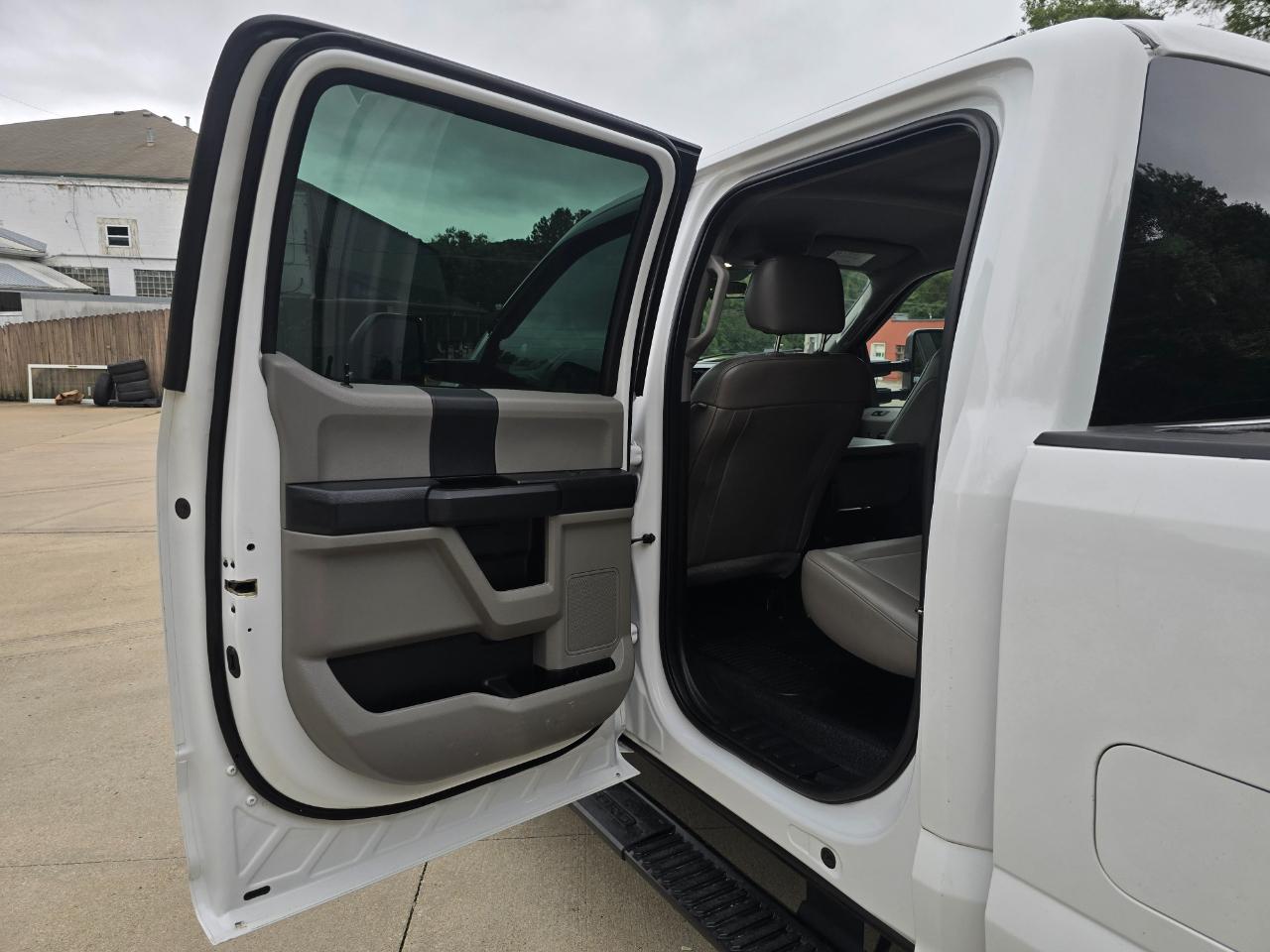 Ford F-250SD photo 14