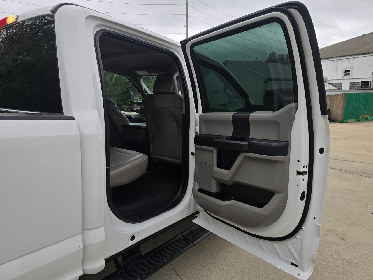 Ford F-250SD photo 16