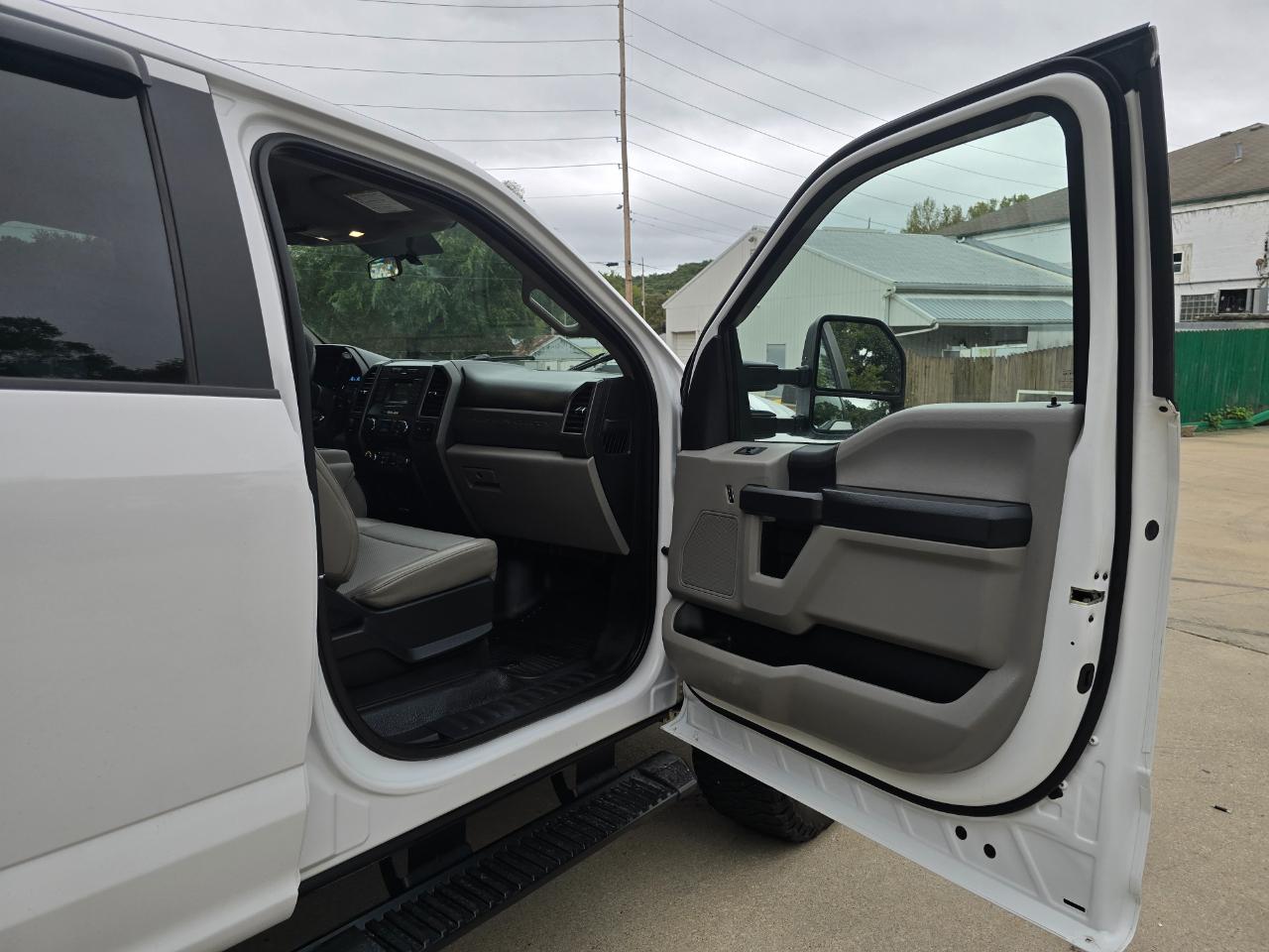 Ford F-250SD photo 18
