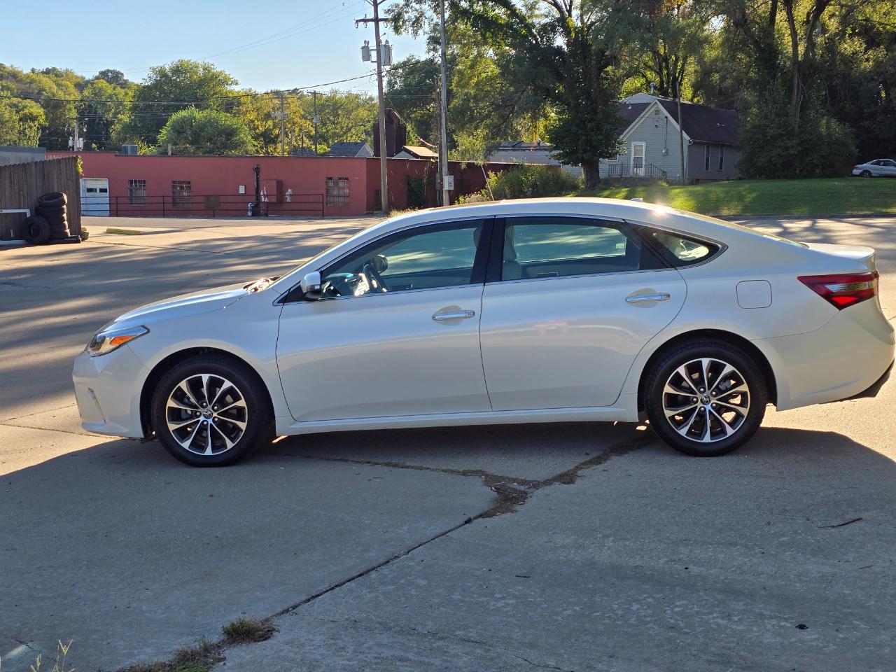 Toyota Avalon photo 3