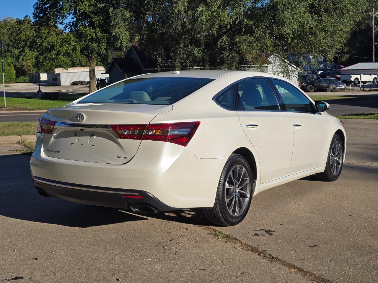 Toyota Avalon photo 6