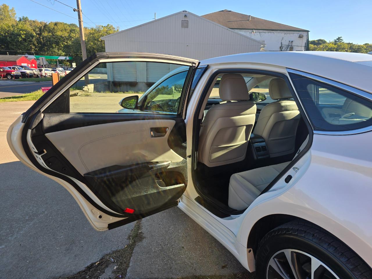 Toyota Avalon photo 13